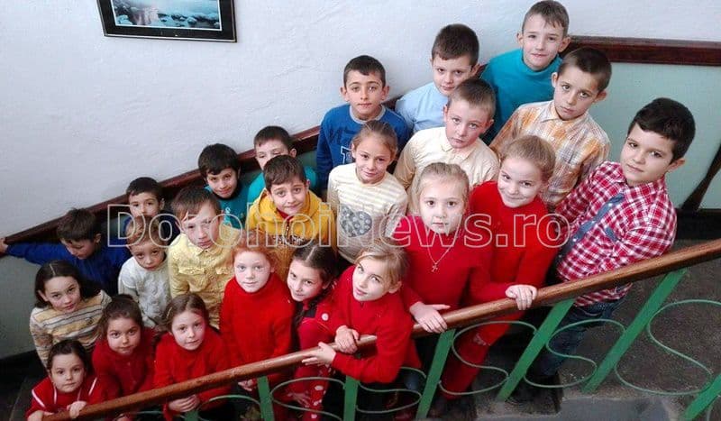 „Mândri că suntem români” la Şcolile Miorcani şi Rădăuţi-Prut - FOTO