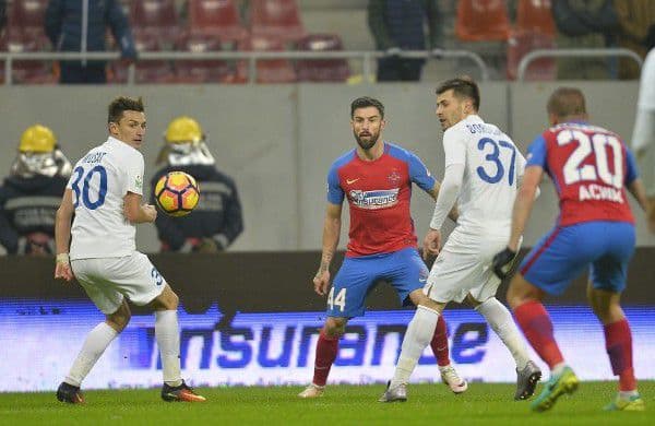 Remiză încinsă între FC Botoșani și Gaz Metan. Fără goluri, dar cu număr record de eliminări!