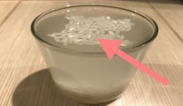 Cum îţi dai seama dacă orezul pe care l-ai cumpărat conţine plastic. Încearcă acest truc!