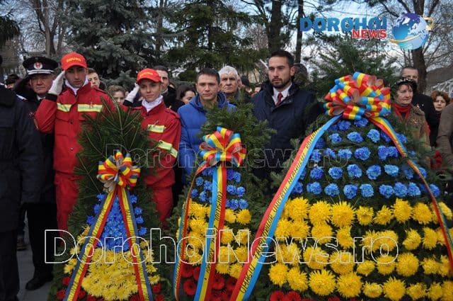 1 Decembrie sărbătorit cu depunere de coroane și în acest an la Dorohoi - FOTO