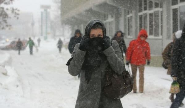 Atenţionarea meteo de ninsori şi viscol puternic a intrat în vigoare