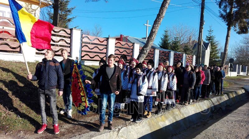 Ziua Națională a României sărbătorită de elevii și profesorii Școlii Gimnaziale, nr.1 Corlăteni - FOTO
