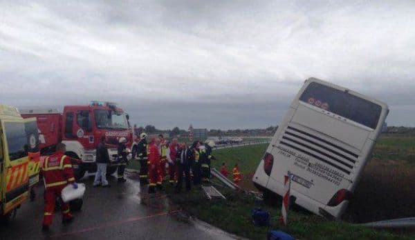Autocar cu români, implicat într-un accident în Ungaria