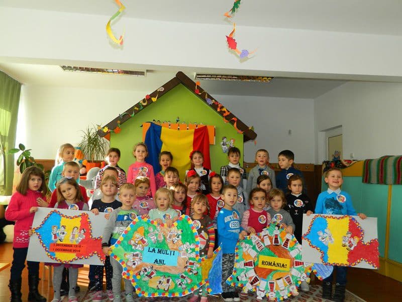 Grădinița „Albă ca Zăpada” Dorohoi - „Mândru-s pui de românaș” - FOTO