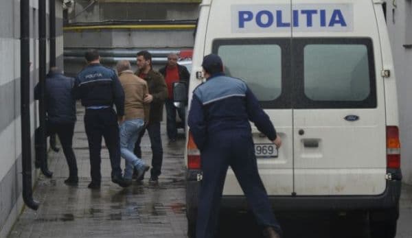 Femeie în vârstă de 47 de ani cercetată în stare de reţinere, pentru contrabandă cu ţigări