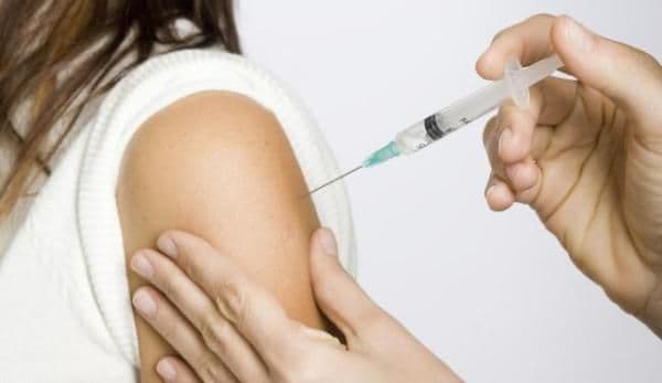 Amenzi de 2.500 de lei pentru părinţii care NU se informează despre vaccinare