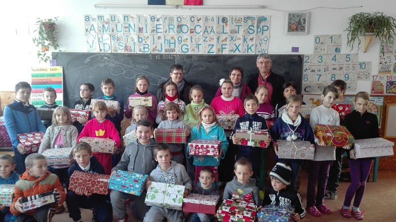 Fundaţia Hands of Hope în vizită la Şcoala Primară „Ştefan Airinei” Horlăceni - FOTO