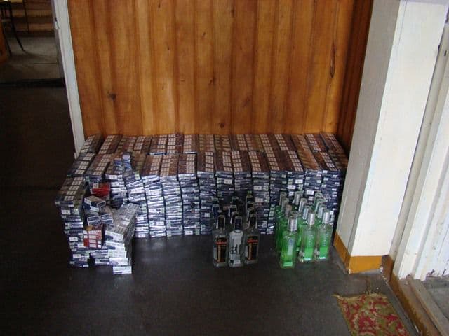 Grup infracţional din Botoșani specializat în contrabandă destructurat de poliţiştii de frontieră ieşeni - FOTO