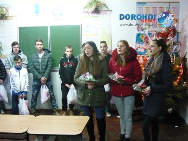 Liceul Tehnologic „Al. Vlahuță” Șendriceni: Sărbătorile vin la toți copii - FOTO