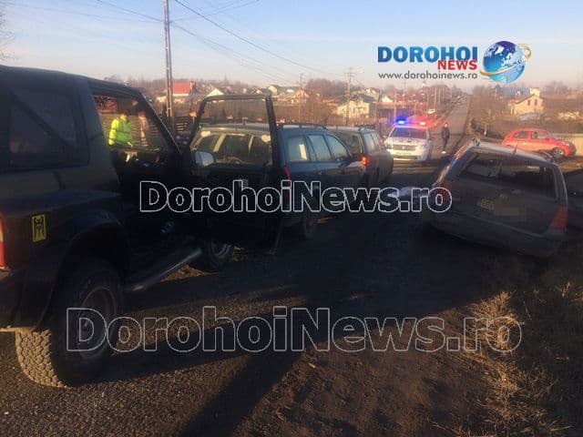 Carambol între cinci mașini la intrarea în municipiul Dorohoi! Doi șoferi au necesitat îngrijiri medicale - FOTO