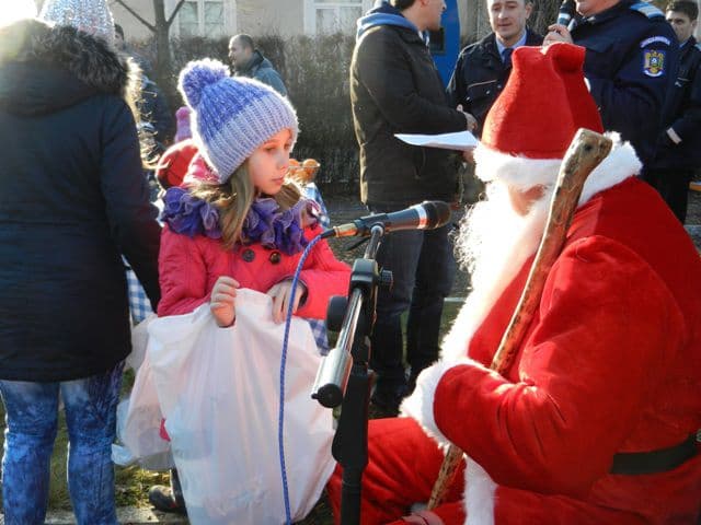 Moș Crăciun în vizită la Jandarmeria Botoșani - FOTO