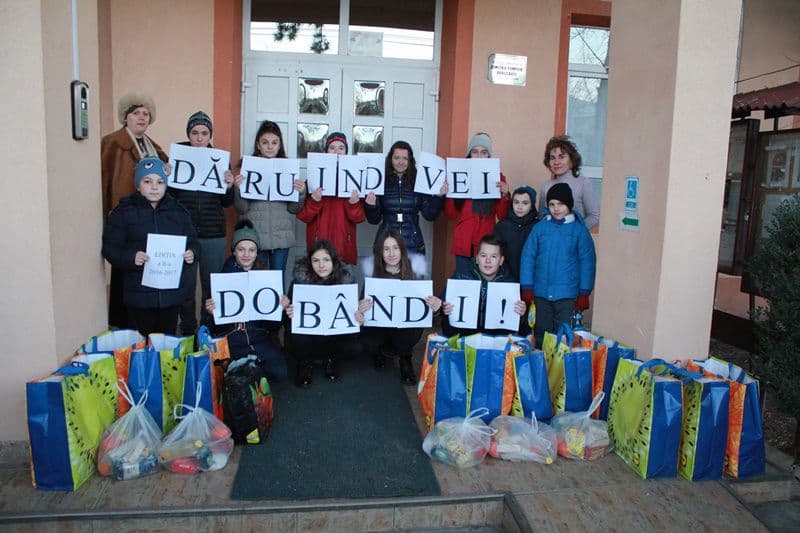 „DĂRUIND VEI DOBÂNDI!” activitate de voluntariat la Şcoala Gimnazială „Dimitrie Pompeiu” Broscăuţi – FOTO
