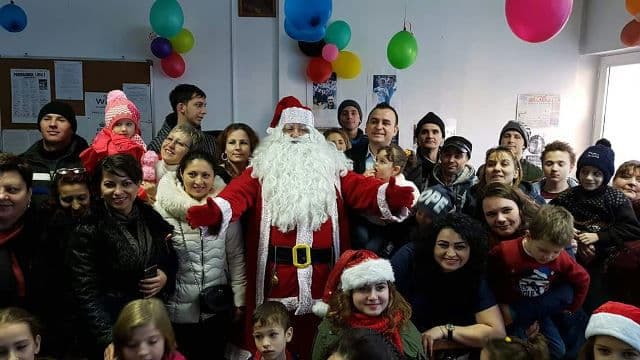Tinerii social-democrați și parlamentarii PSD au oferit cadouri de Crăciun copiilor cu probleme medicale de la centrele sociale din Botoșani