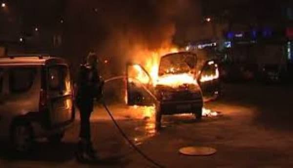 Autoturism distrus într-un incendiu provocat intenţionat