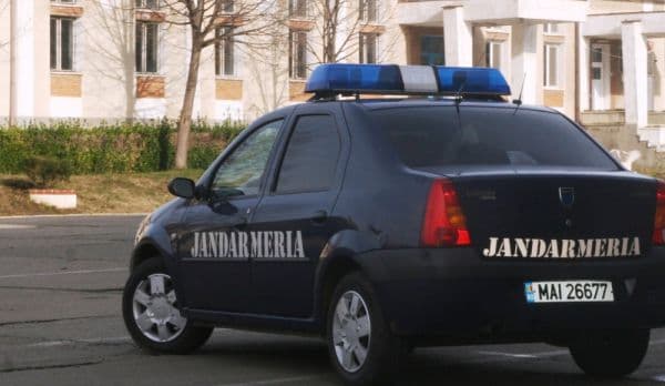 Trei jandarmi au ajuns la Spitalul Dorohoi după ce au fost răniți într-un accident. Șoferul a fugit de la fața locului!