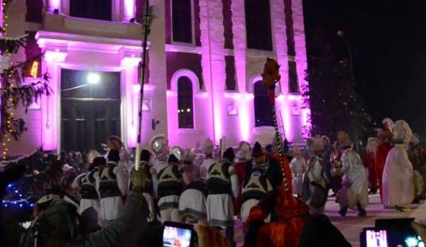Vezi programul pentru „Parada obiceiurilor de iarnă 2016” organizată de Primăria municipiului Dorohoi