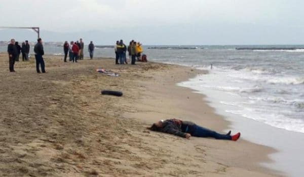 Încă o tragedie... Româncă de 45 de ani găsită moartă pe o plajă din Italia!