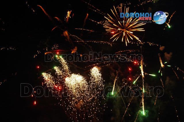 Revelion 2017: Impresionant foc de artificii la Dorohoi, oferit de autoritățile locale la trecerea dintre ani! - VIDEO