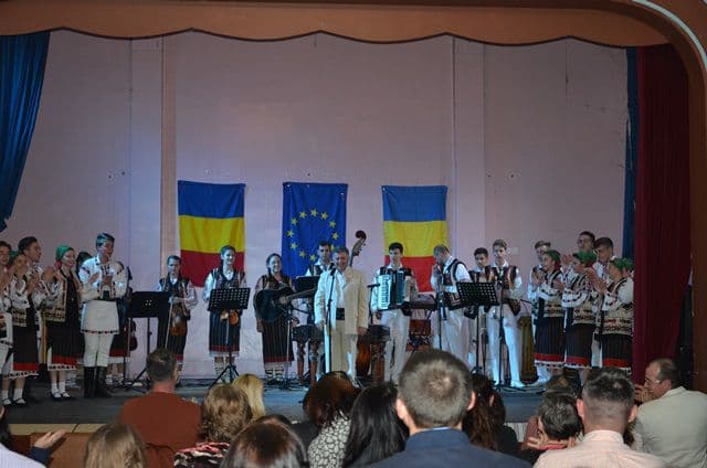 Mugurelul-Margineanca la Ziua Europei Glasgow_14