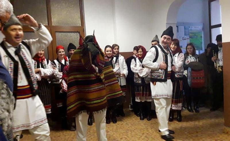 Datini si obiceiuri la Dumeni-George Enescu (2)