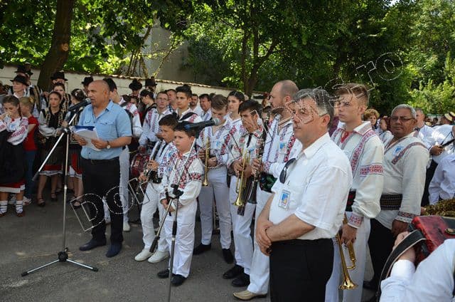 Mugurelul-Margineanca la Calusul Romanesc Slatina_01