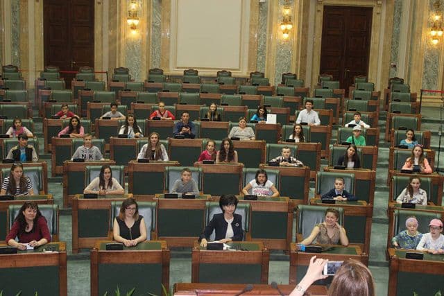 elevi din Hiliseu Horia în vizită la Senat 01