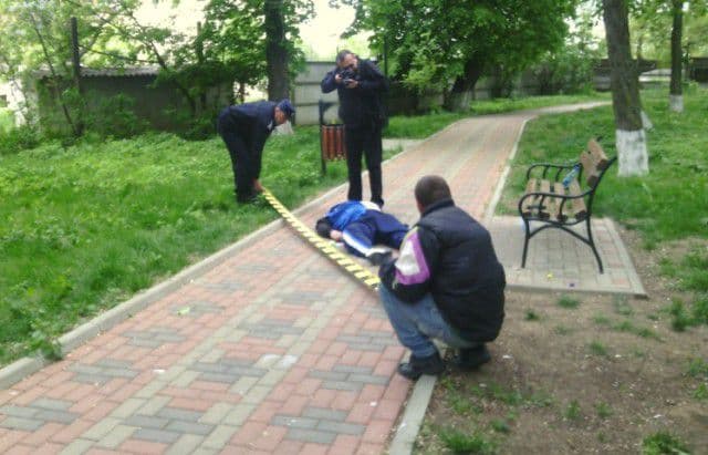 dorohoian-mort-in-parc (3)