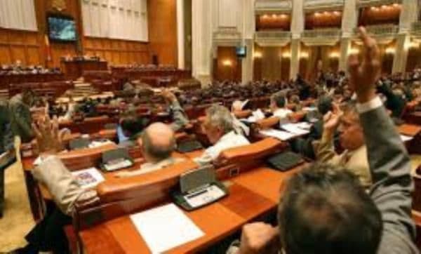 Pensii scutite de impozite și contribuții de sănătate, votate azi în Parlament