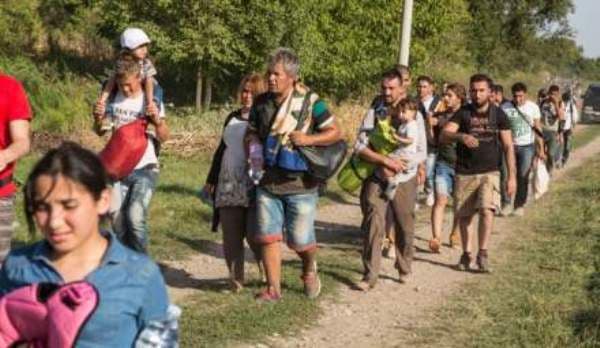 Italia, sufocată de imigranți, vrea să accelereze expulzările