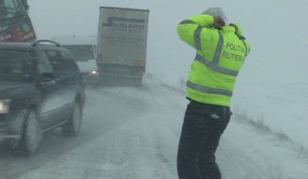 Poliţia rutieră recomandă abordarea cu maximă prudenţă a traficului în condiţii de iarnă!
