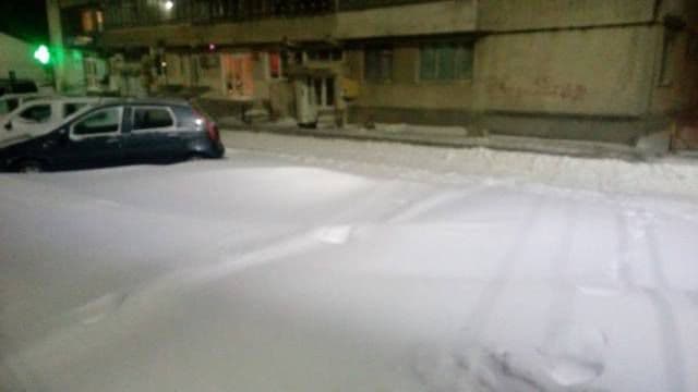 Primim la redacție – Centrul Dorohoiului acoperit de nămeți, autoritățile ce fac? - FOTO