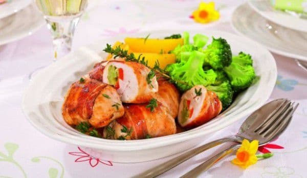 Rulouri de pui cu broccoli