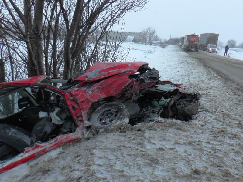Impact devastator! Bărbat din Botoşani implicat într-un accident grav, la ieșirea din Pașcani - FOTO