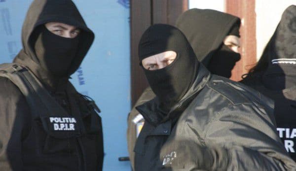 Percheziţii cu mascații la domiciliul unui botoșănean bănuit de furt