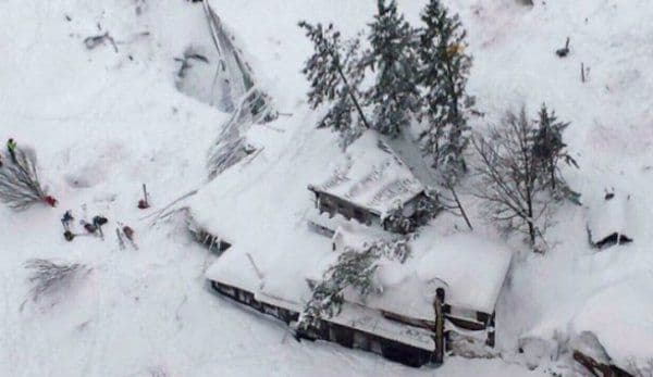 O româncă și cei doi copii ai săi, dispăruți în avalanșa din Italia