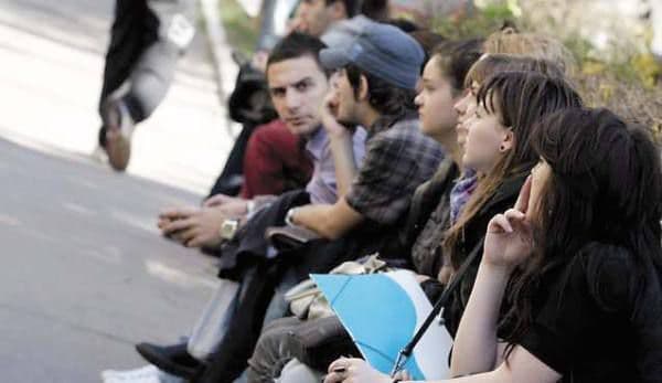 Noua generaţie îi sperie pe angajatori: tinerii fac greşeli gramaticale, cer salarii mari şi ...