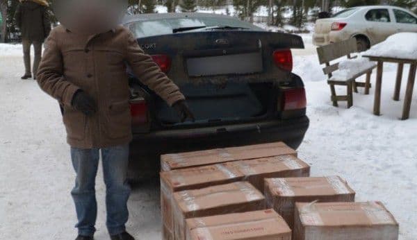 Autoturismul unui botoșănean, plin cu țigări de contrabandă, confiscat în urma unui control al poliției de frontieră - FOTO