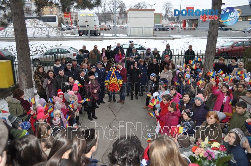 Școala Gimnazială „A.I. Cuza” Dorohoi în straie de sărbătoare cu ocazia Micii Uniri - FOTO