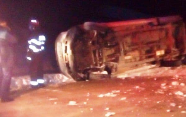Accident cu o mașină ce aparține companiei E.on lângă Vama Racovăț. Șoferul a rămas încarcerat!