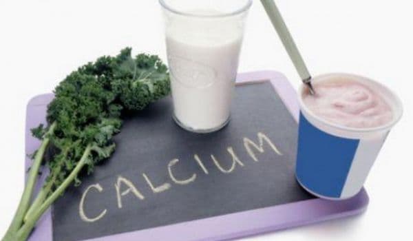 Atenție la alimentele care-ți „mănâncă” din calciu! Vezi ce boli riști și ce soluții ai la îndemână