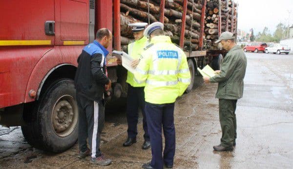 Poliţiştii din Botoșani, în razie! 30 de maşini, 50 de persoane și 32 de agenţi economici verificați!