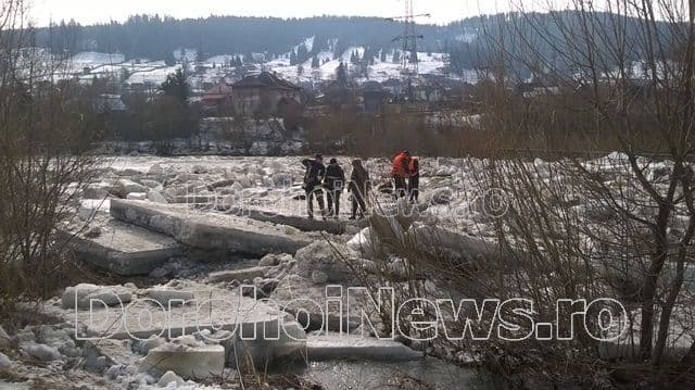 Alertă în nordul Moldovei! Pompierii botoșăneni mobilizați pentru dinamitarea podurilor de gheață – VIDEO/FOTO