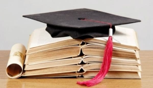 Schimbare importantă anunţată de Ministerul Educaţiei: mai puţine specializări la universităţi