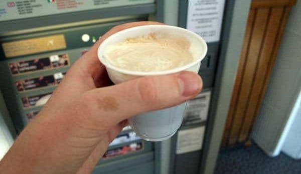 Otravă la un leu. Ce conține cafeaua de la automat?