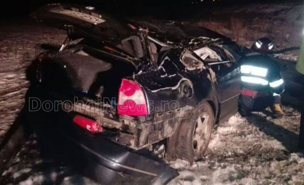 Accident grav pe drumul Botoşani-Iaşi. Un tânăr de 25 de ani a murit după ce a zburat cu maşina de pe un pod - FOTO