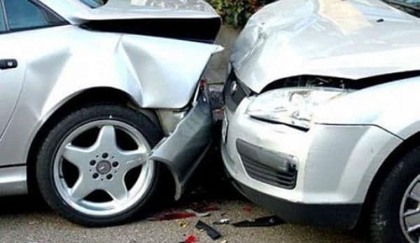 S-a urcat băut la volan și a lovit două mașini care circulau regulamentar