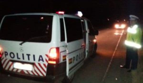 Șofer inconștient! A lovit cu mașina un pieton, l-a târât pe un pod și a fugit de la locul accidentului