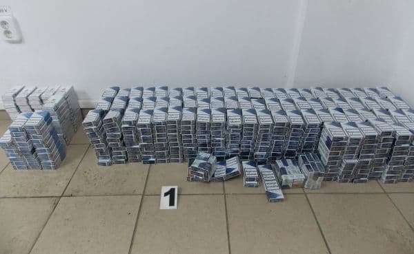 Peste 800 de pachete de țigări confiscate de jandarmi după un control de rutină