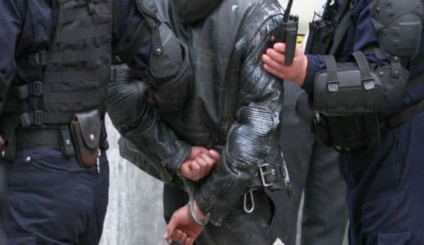 Scandalagiu agresiv, internat la psihiatrie. Vezi ce au descoperit jandarmii când l-au percheziționat!
