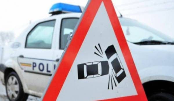 Un șofer beat a avariat două mașini parcate. Vezi ce alcoolemie avea!